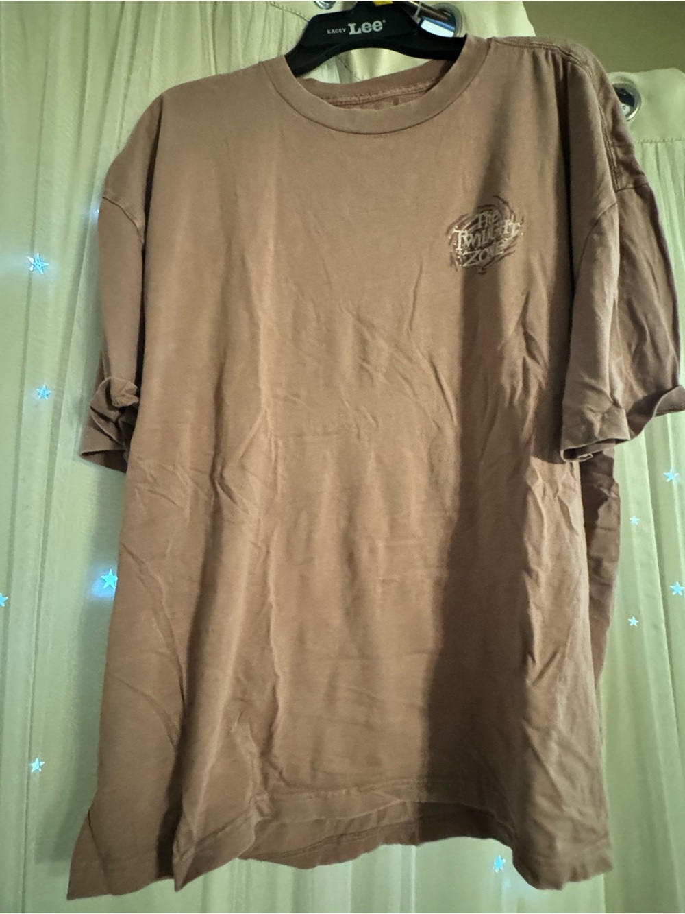 Hollister Men's Short-Sleeve Tee in Brown with Small Chest Graphic